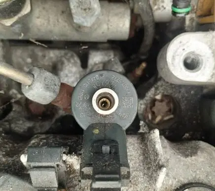 Renault Scenic II - Grand scenic II Fuel injector 8200100272 0445110110b