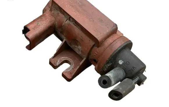 Volvo C30 Turbo solenoid valve 6g9q9e882ca 7017100