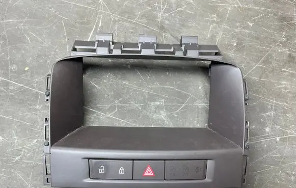 Opel Astra J Radio/GPS head unit trim 13350954 13262615