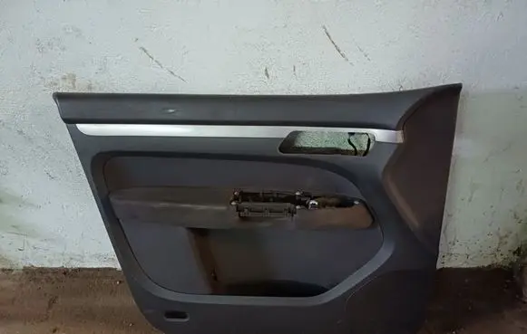 Volkswagen Touran I Front door card panel trim 