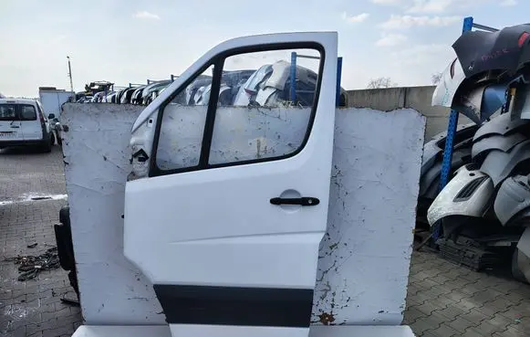 Mercedes-Benz Sprinter W906 Front door 