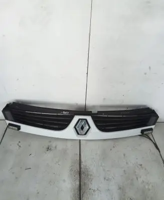 Renault Master II Front bumper upper radiator grill 8200426365