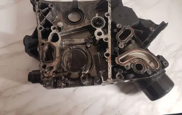 Mercedes-Benz C W203 Timing chain cover R6110151102 R61101511028