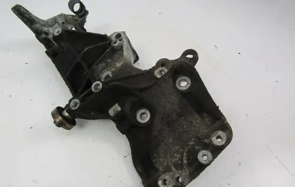 Renault Clio II Engine mounting bracket 
