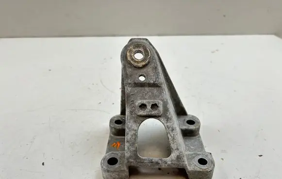 Jaguar XK - XKR Engine mounting bracket 5R836037AA