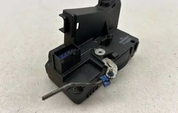 Opel Vivaro Front door lock