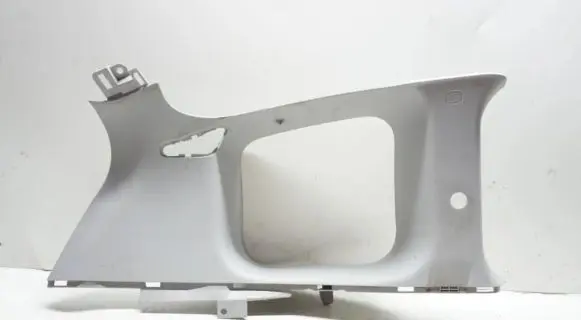 Mazda 5 (D)pillar trim (top) C23568260