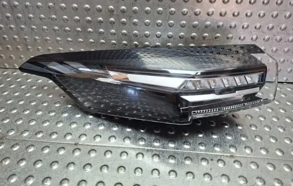 Peugeot 308 Rear/tail lights S27624706 9835299480