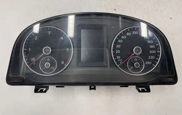 Volkswagen Touran II Speedometer (instrument cluster) 1T0920871D VDD0242503 1119015192