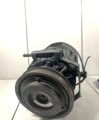 Volkswagen PASSAT B5.5 Air conditioning (A/C) compressor (pump) 8D0260808