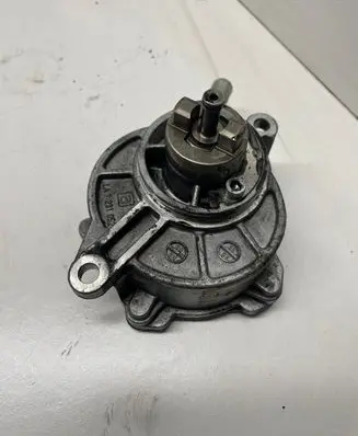 Mercedes-Benz C W204 Vacuum pump A6462300365 6462300365
