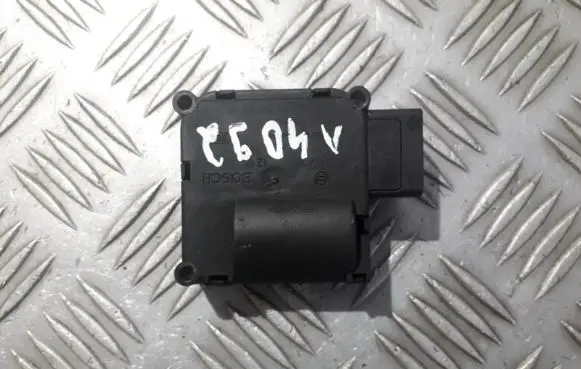 Audi A8 S8 D3 4E Air flap motor/actuator 0132801323 mf116880-2241