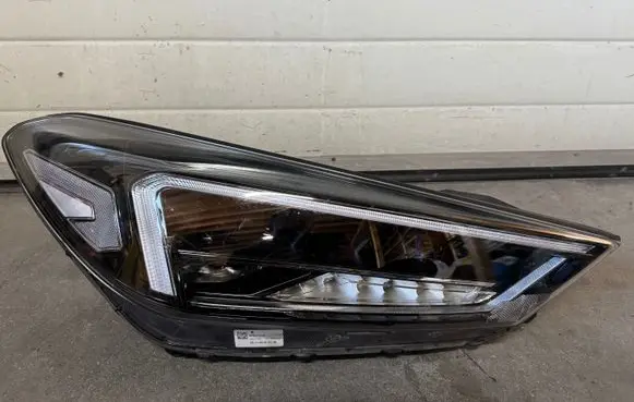 Hyundai Tucson TL Headlight/headlamp 92102D7700