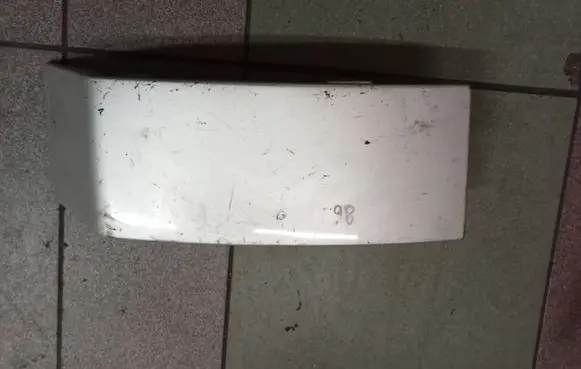Volvo XC90 Rear/tail light trim molding 8620820 1125