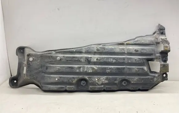 Lexus ES 300h Engine splash shield/under tray 58398-33030