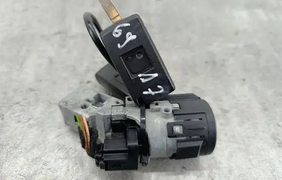 Peugeot 407 Ignition lock 9663123280