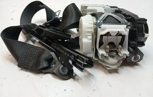 Mercedes-Benz GLS X166 Front seatbelt A1668601400