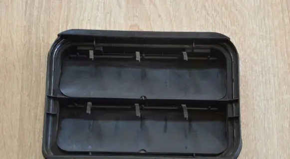 Renault Laguna III Quarter panel pressure vent 