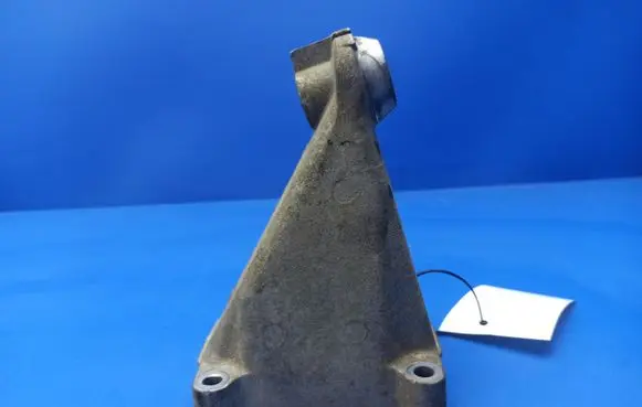Mercedes-Benz C W203 Engine mounting bracket A2712230804