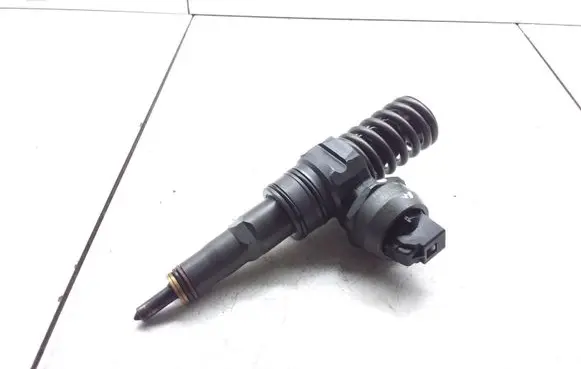 Skoda Octavia Mk2 (1Z) Fuel injector 038130073AG 0414720215