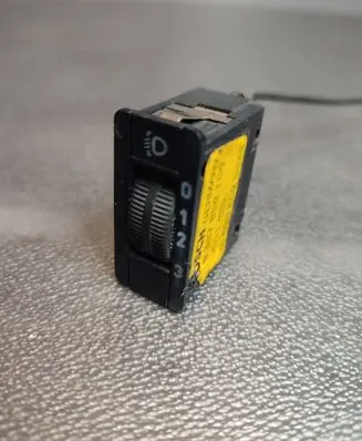 Mercedes-Benz 190 W201 Headlight level height control switch 0008000473