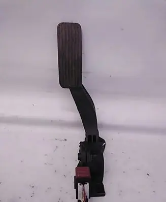 Opel Insignia A Accelerator throttle pedal 13237356