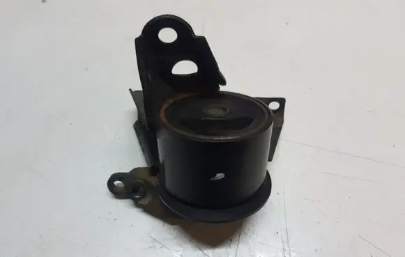 Nissan X-Trail T30 Engine mount bracket