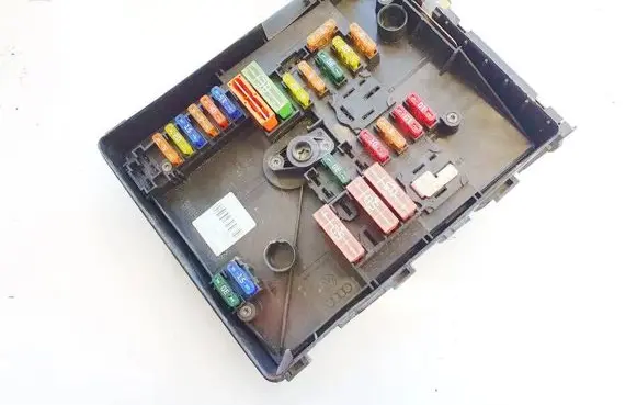 Skoda Superb B6 (3T) Fuse box set 1k0937118 0-1718128-1e