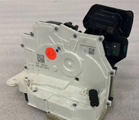 Audi A5 Front door lock 85C837015E