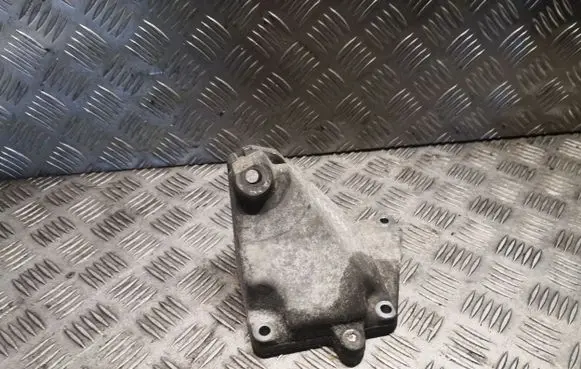 Mercedes-Benz CLS C219 Engine mounting bracket 2722231604 A2722231604
