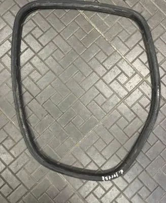 Toyota Land Cruiser (J120) Rubber seal loading door window/glass 