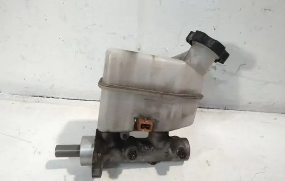 Hyundai Tucson JM Master brake cylinder BM341105