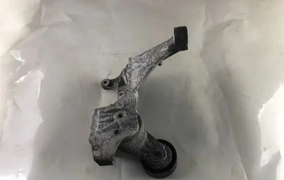 Chrysler Grand Voyager V Power steering pump mounting bracket 90513157E
