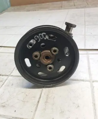 Skoda Octavia Mk1 (1U) Power steering pump 038145255B