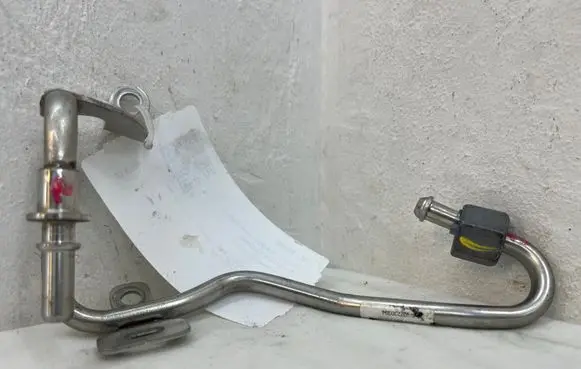 Fuel injector supply line/pipe