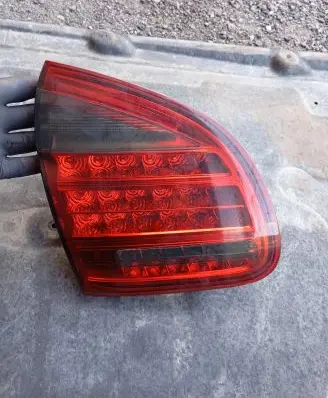 Porsche Cayenne (92A) Tailgate rear/tail lights 7P5945093K 89090773