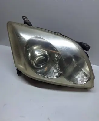 Toyota Avensis T250 Headlight/headlamp 8422