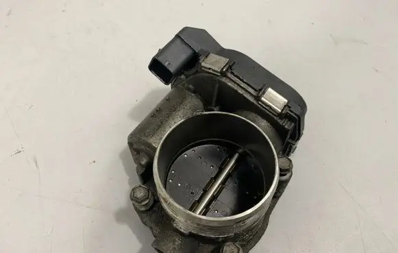BMW 6 F06 Gran coupe Throttle valve 7555944