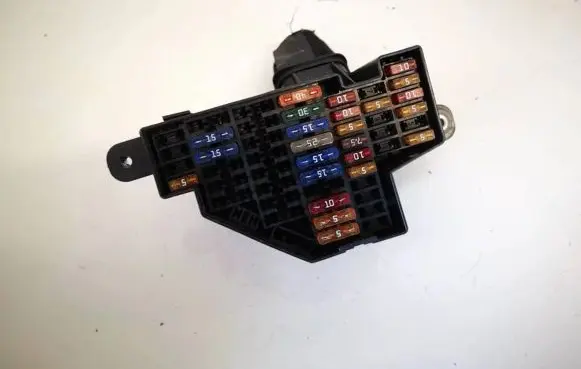 Volkswagen Golf V Fuse box set