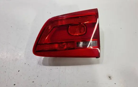 Volkswagen Touran II Tailgate rear/tail lights