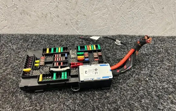 BMW 5 G30 G31 Fuse module 6837090 61146837090