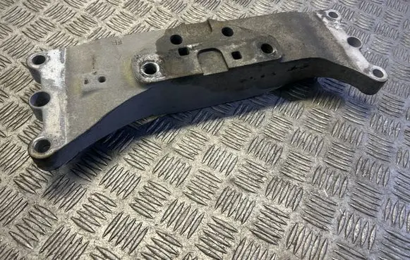 Chevrolet Camaro Gearbox mounting bracket X00770