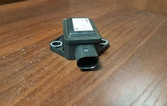 Volkswagen Phaeton ESP acceleration yaw rate sensor 8E0907637A