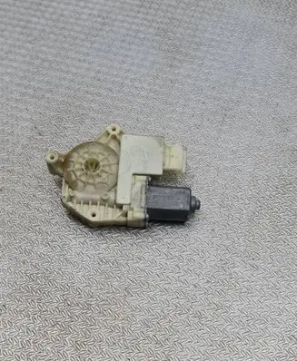 Peugeot 308 Front door window regulator motor 9678189880 A65730118