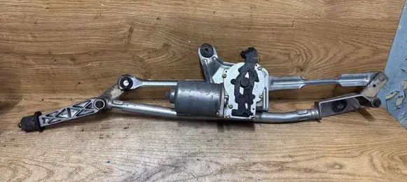 Volvo V70 Front wiper linkage and motor 8624239