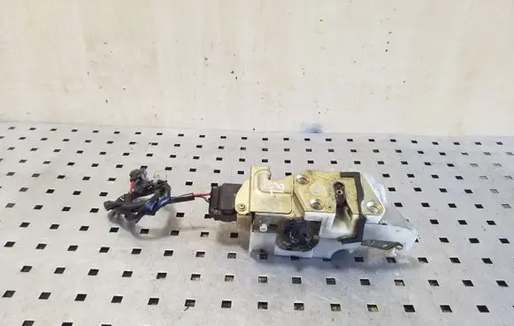 Mazda 323 F Front door lock