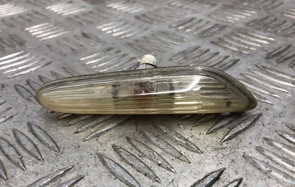 BMW 5 E60 E61 Front fender indicator light 8382104