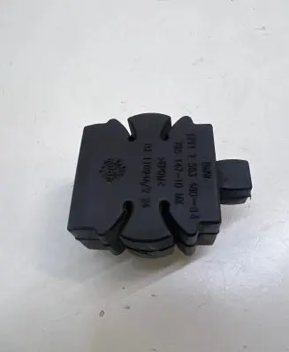 Radiator mount bracket