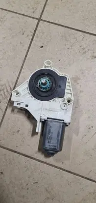 Audi A8 S8 D4 4H Front door window regulator motor 8K0959801B 101919810200
