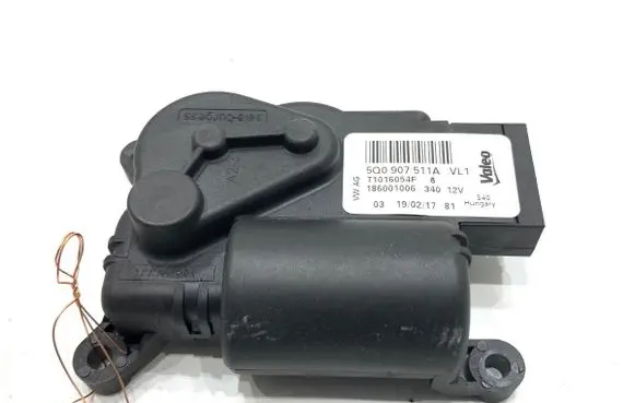 Volkswagen Tiguan Air flap motor/actuator 5Q0907511A